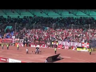 Фанаты ФК “Спартак“ поют песню Максим “Знаешь ли ты“ на стадионе в Казани.