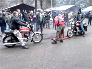 Zimáč 24. 1. 2015 II Přetlačovaní a skok do rybníka II Jawa 50, Jawa 250, Jawa 350...