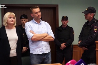 Суд в Москве зарегистрировал иск Навального к Путину  /  Новости
