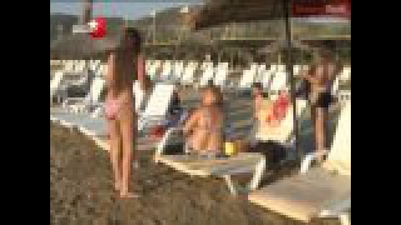 Hande Sarıoğlu Bikinili Frikik Video