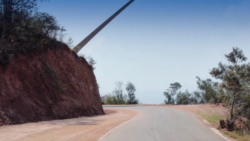 CC trucks carrying wind turbine blades to the