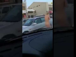 В чем мать родила: в Ноябрьске голая парочка пробежала в мороз по улице