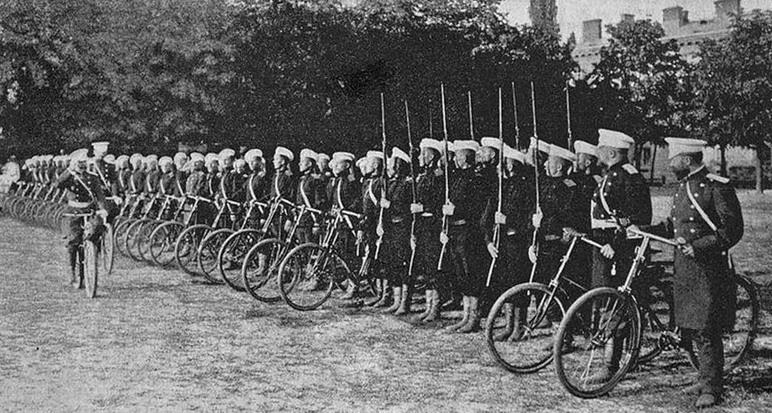 Солдаты-байкеры. Как военные велосипедисты захватывали города и отбивали  атаки кавалерии?