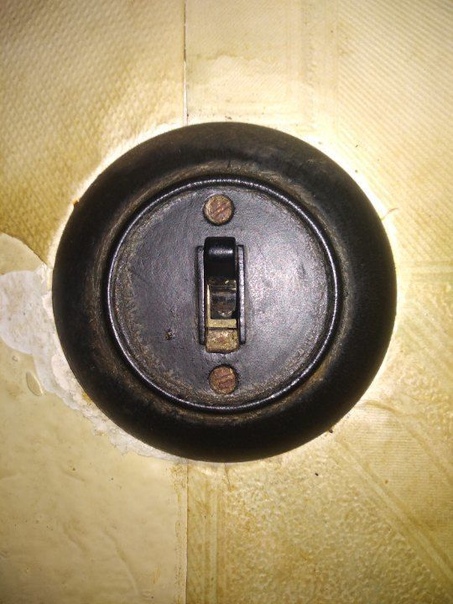 Выключатель старого образца. Переключатели советские15пн2. Выключатель старого образца. Советский выключатель света. 5а с кнопкой.