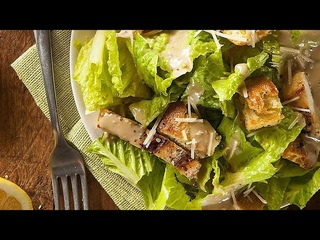 Самый быстрый и вкусный салат Цезарь с курицей