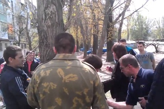 Тварюки в Луганську побили і прив’язали до дерева відомого кобзаря Василя Лютого